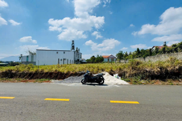 CON DU HỌC NÊN BÁN LÔ ĐẤT MẶT TIỀN CHÍNH NGUYỄN TRÃI P2 BẢO LỘC - GIÁ 2 TỶ CHỐT KO THƯƠNG LƯỢNG 10X52, SẴN 200M THỔ CƯ.