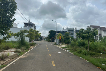 CẦN BÁN ĐẤT KHU ĐẤU GIÁ ĐẤU ĐUÔI MẶT TIỀN HÀ GIANG - CÁCH ĐƯỜNG CHÍNH HÀ GIANG TẦM 50M DT: 4*21 ĐƯỜNG XE HƠI VỈA HẺ​​​​​​​ - GIÁ: 2TY