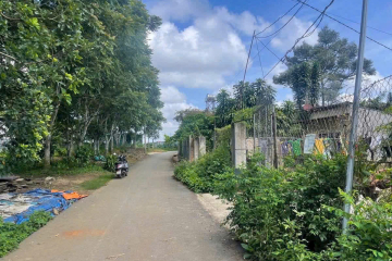 BÁN NHANH LÔ ĐẤT NGỘP NGUYỄN HUY TƯỞNG - LỘC NGA PHƯỜNG BLAO  BẢO LỘC - 10.3X26 SẲN 210M2 THỔ CƯ - ĐẤT BẰNG PHẲNG, KHU DÂN CƯ, ĐƯỜNG NHỰA, OTO VÀO TẬN NƠI, CÁCH TRƯỜNG BÙI THỊ XUÂN . QL20 300M, CÁCH ĐƯỜNG TRÁNH QL20 200M - GIÁ 1.8 TỶ CẢ LÔ