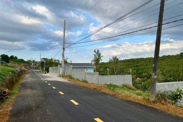 BÁN LÔ MẶT TIỀN CHÍNH ĐƯỜNG 02 TẢN ĐÀ - ĐAMBRI - BẢO LỘC - DIỆN TÍCH: 10 X 50 SẴN 100M2 THỔ CƯ - MẶT TIỀN NHỰA, KHU DÂN CƯ, ĐÃ XÂY TƯỜNG BAO QUANH - THẾ ĐẤT TRỀN, CÓ SẴN AO..ĐUÔI ĐẤT CÓ SUỐI - GIÁ: 2 TỶ 400TR  