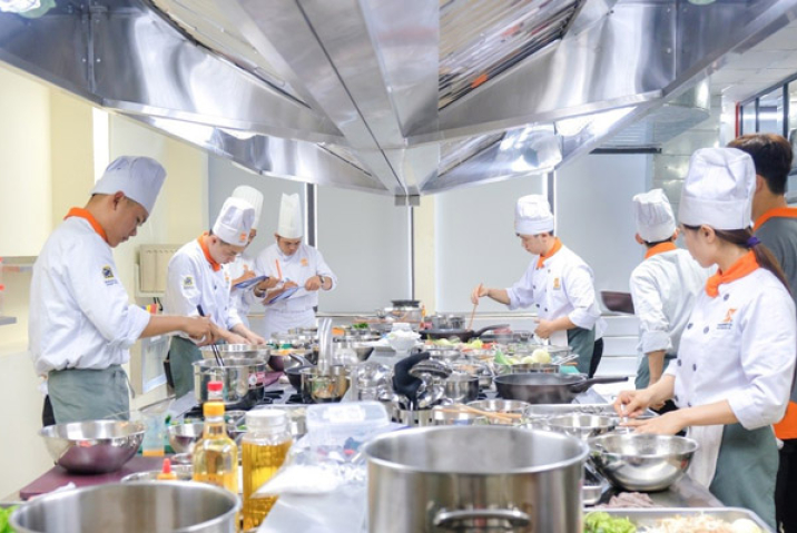 PHÂN TÍCH CÁC TRƯỜNG DẠY NẤU ĂN Á ÂU TẠI VIỆT NAM