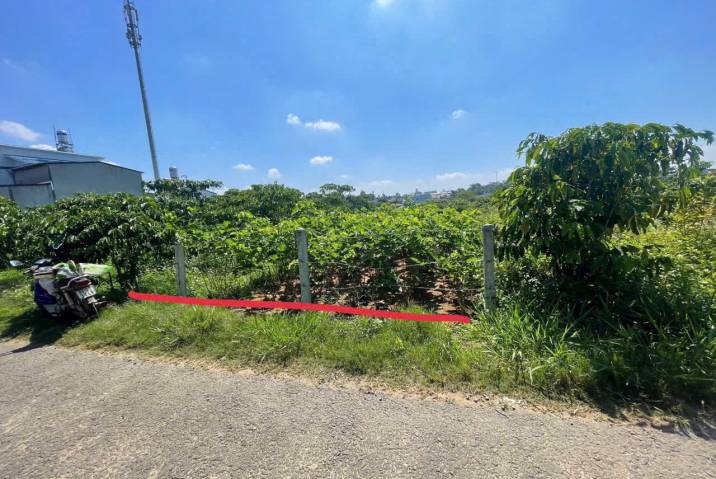 Trả nợ ngân hàng bán lô đất vị trí đẹp - diện tích 5x30 thổ cư 100m - giá 600tr - Lộc Tiến